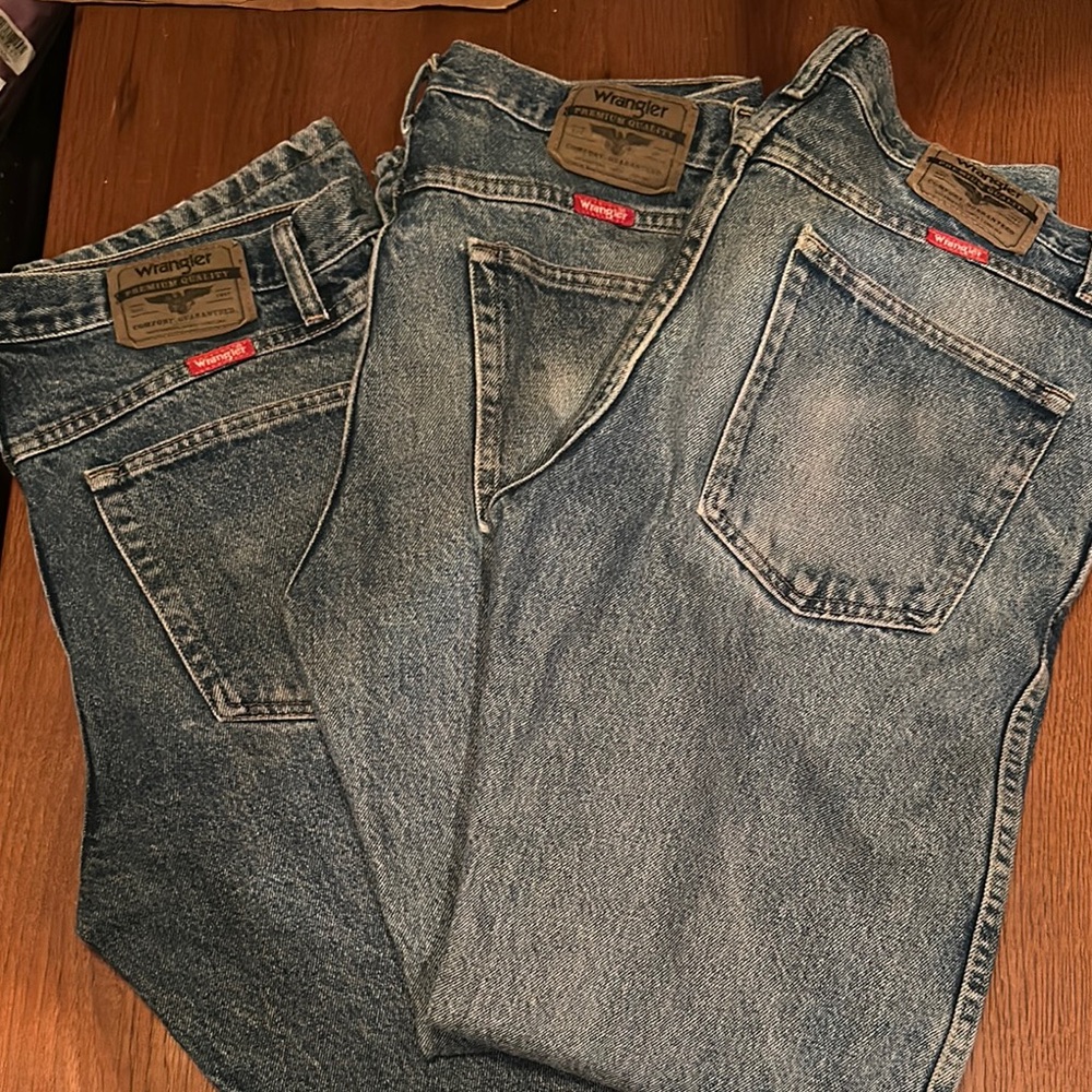 Wrangler Blue Relaxed Fit Jeans with Distressed Look